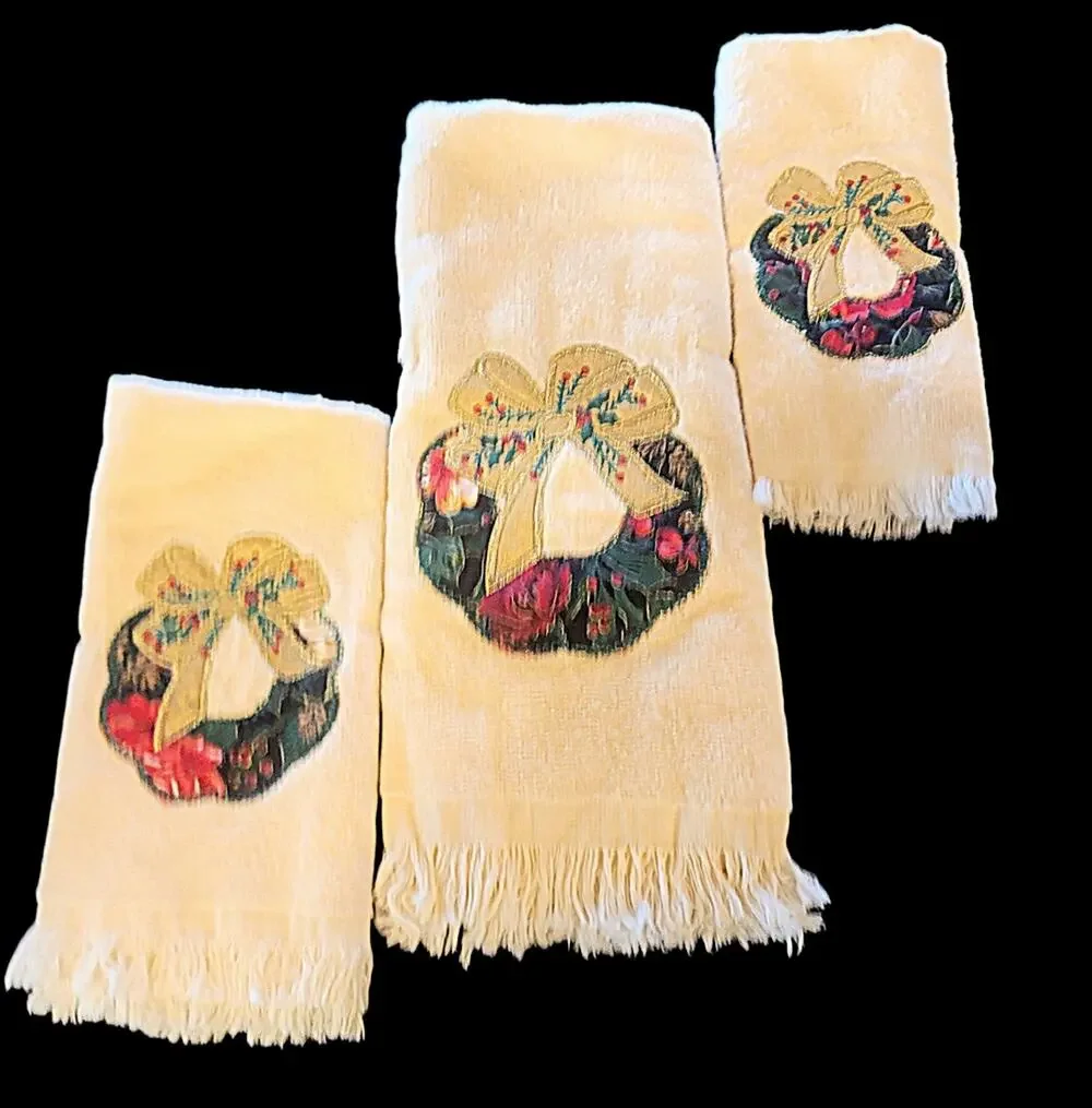 3 Vtg Christmas Wreath Hand Towels Applique Embroidered Holiday Guest Towels M4